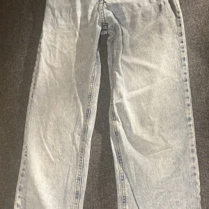 Jeans storlek 140 - Jeans i storlek 140 ifrån Lindex 