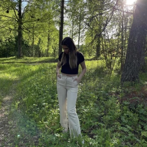 Kostymbyxor  - Creme vita/ ljus beiga kostymbyxor från madlsdy i storleken EU34 L30. Helt nya endast fotade för samarbete, dvs aldrig använda💞