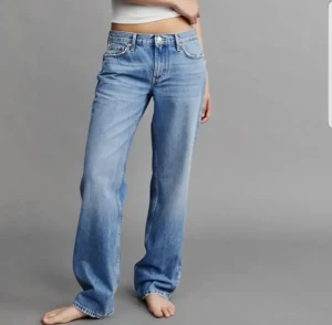 Jeans - Säljer dessa super fina low waist jeans ifrån gina. Köpta för 499 kr.