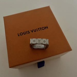 Lv ring  - Bra skick strl m 