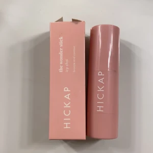 Ny Hickap the wonder stick  - Säljer denna nya bronzer/contour från Hickap då det tyvärr var fel färg för mig. Den är endast swatchad en gång. Färgen är Icy Chai. Nypriset är 219 kr. Frakt 15 kr!