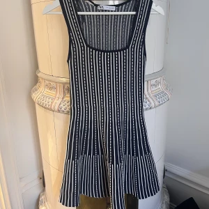 Randig klänning  - Randig klänning från zara som är utsåld 