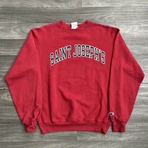 Champion Saint Josephs  - Snygg college tröja från champion i storlek S! Bara att skriva om du undrar över något🙏