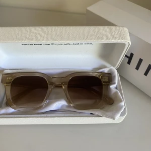 Chimi 04 - Jag säljer mina chimis 04 för 1000 kr inklusive frakt! Dem är väl omhändertagna, ingen repa och har alla tillbehör till dem! Helt perfekta till sommaren🌸 Skriv för intresse och mer frågor 💞🕶️