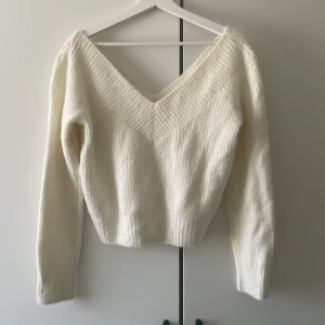 Hm stickad tröja - Vit söt stickad tröja från HM, aldrig använd 