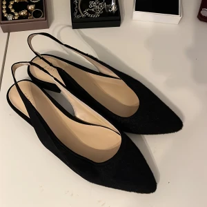 ballerinaskor - jättefina skor i storlek 38⚡️tyvärr passade de inte riktigt min stil, köpta begagnat men mycket bra skick❣️