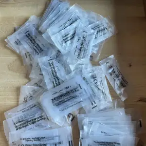 Säljer dessa nålar då jag fick 2st 100-pack men inte kommer att ha användning för alla🤍De som finns kvar är 60st - 1,2mm/16g   76st - 1,6mm/14g🤍Frakten kostar 18kr🤍1=10kr vid köp av 5+ nålar är det 6kr st🤍