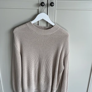 Stockade tröja - Beige stickad tröja strl M
