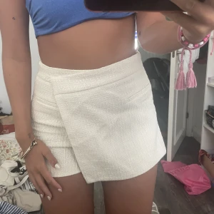 Kjol/shorts - Ser ut som kjol men är shorts, nya från zara💕