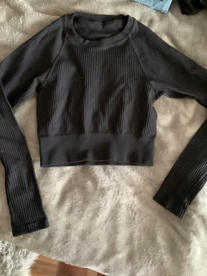 Träningströja svart - Tight träningströja. 