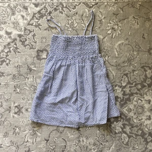 Topp Zara - Blå topp från Zara med mönster💙🤍Pris går att diskutera