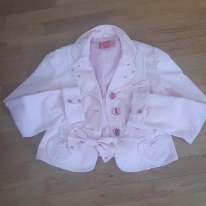 Angelic pretty jacka kofta - Storleken är SMALL/EXTRA SMALL  FRAKTEN INGÅR I PRISET!