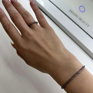 Metallisk lila armband och ring sett - Ett armband och ring sett i storlek s, Om man bara vill ha en så är de 15 kr för armbandet och 10 kr för ringen, kontakt om de fins frågor! 💗💕