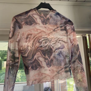 see through topp - Osäker på vilken storlek eftersom de inte står någonstans, men skulle säga att den är M. Aldrig använd💕