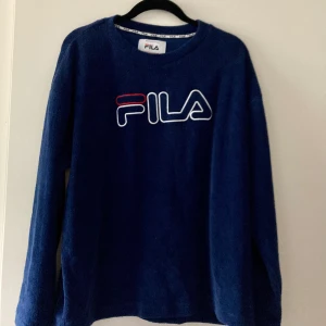 Fila Sweater - Mjukt frottématerial, lite oversized!
