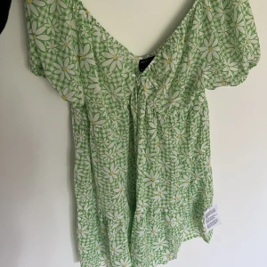 Summer dress - Brand new, never worn, still has the tags attached, only tried on to take the photo. I missed the return window. Size 44