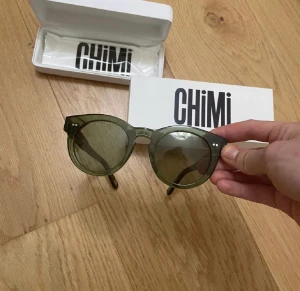 Chimi - Super snygga chimi brillor. Nypris 1300 och de är knappt andvända! Ca 1 månad gamla och sparsamt andvända. 