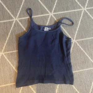 linne - blått snyggt linne. fin passform och inga skador 