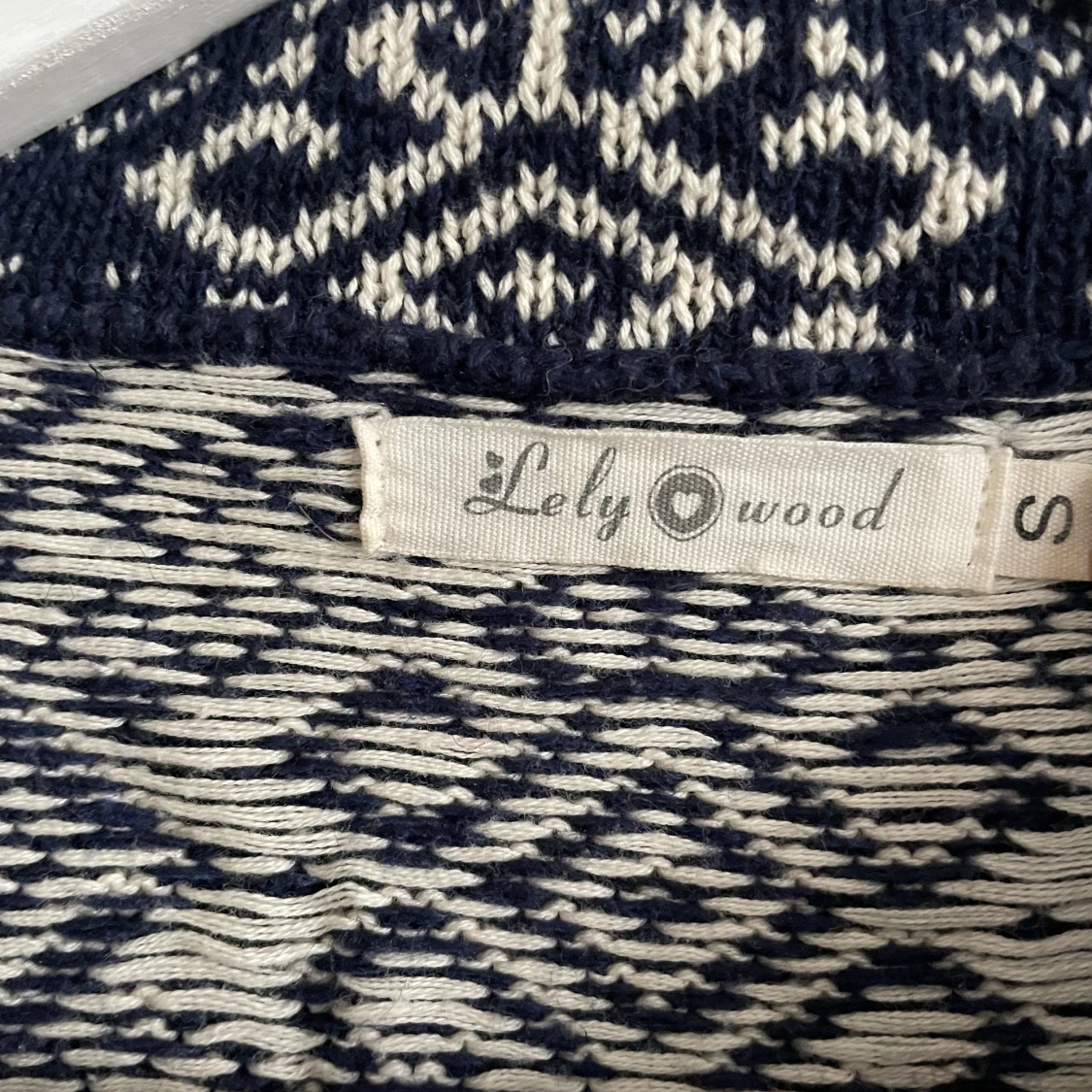 Mönstrad kofta med knytning - 90