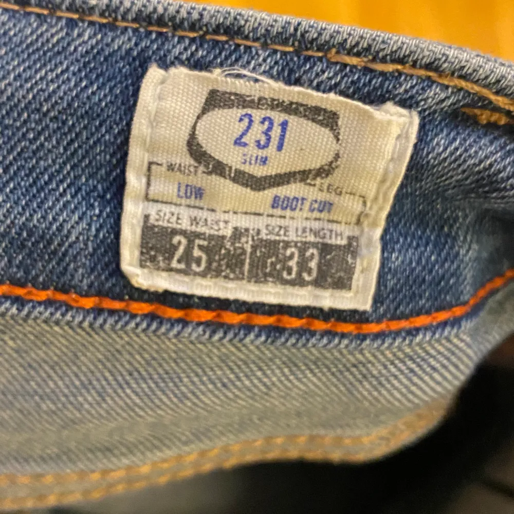 Lågmidjade jeans! Något liten i storlek💗 Köparen står för frakt. Jeans & Byxor.