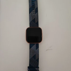 Smart watch - Nypris var 3000kr med tillfälligt parti tygband