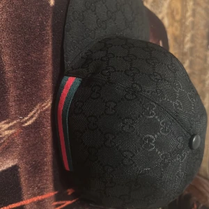 Svart Gucci keps helt ny  - HELT NY ÄKTa box och påse följs med 