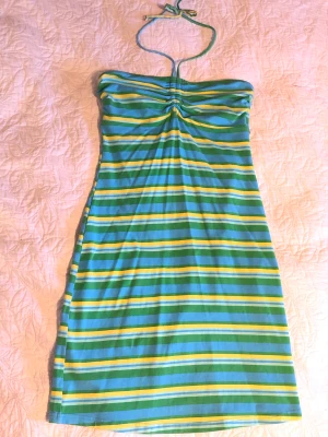 Ljuvlig sommarklänning stl 36 - Ljuvlig sommarklänning i mycket fint skick  