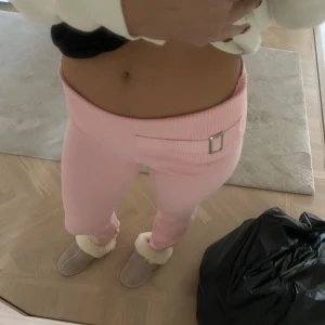 Mjukisbyxor - Säljer dessa populära mjukisbyxor. De är i super fin färg och är aldrig använda. 