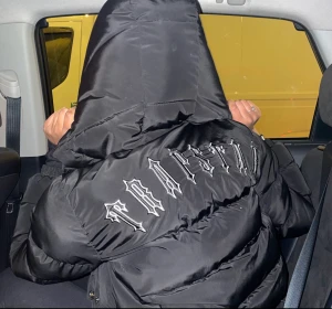 TRAPSTAR - Säljer min trapstar jacka använder knappt den.ser helt ny ut. Stl S