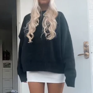Stickad tröja - Svart stickad tröja