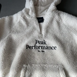 Peak Performance  - Mjukishoodie i mkt bra skick.  Vit