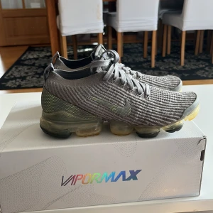 Vapormax  - Ett par gråa vapormax skick 8/10 