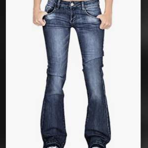 Säljer dessa Low waist jeans! Skriv ifall du vill ha egna bilder💗