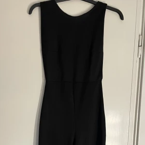 Jumpsuit - Jumpsuit från Nelly, lagom längd för mig som är 165❤️