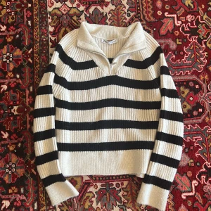 Tröja med dragkedja  - Jätte mysig och skön stickad tröja från zara, fin material, storlek S (oversized)