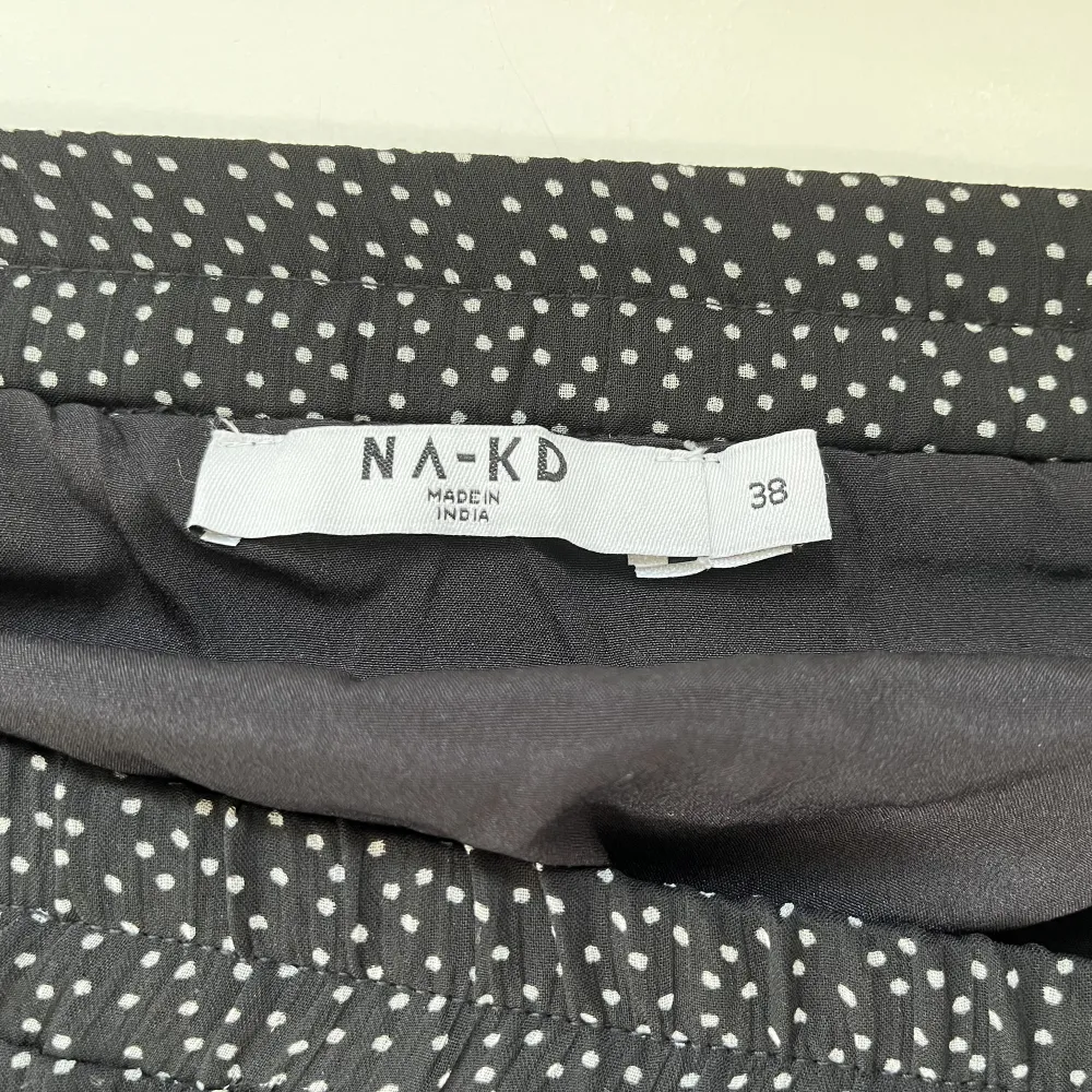 En supersöt och skön kjol från Nakd som tyvärr inte har kommit till användning för min del! Storleken är en 38 🫶. Kjolar.