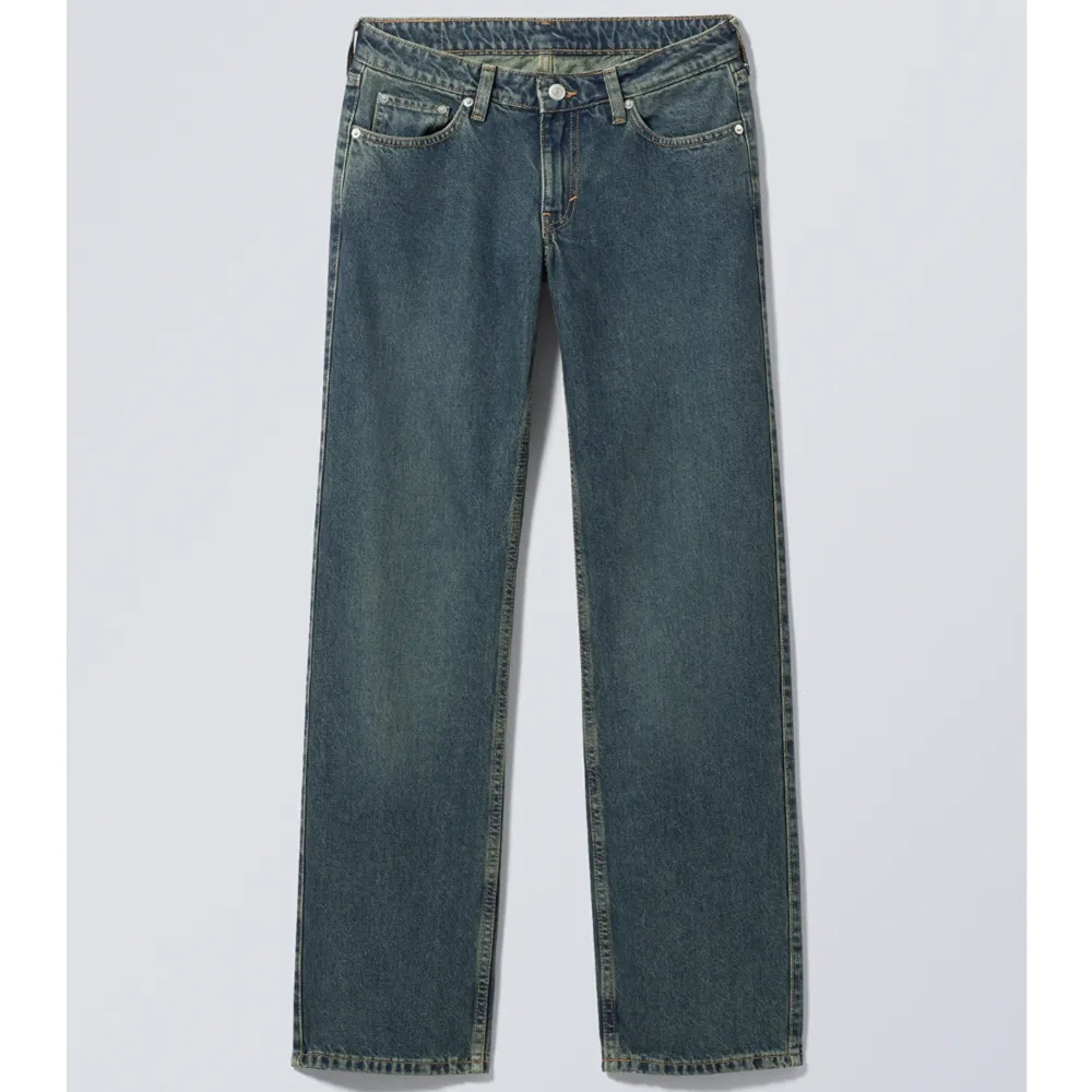Helt nya med prislapp kvar! Säljer pågrund av att dom e för små.  Köparen står för frakt 📦 . Jeans & Byxor.