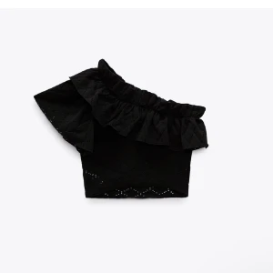 ZARA TOPP!! - Säljer nu min oanvända one shoulder topp från zara!  Pris kan diskuteras  