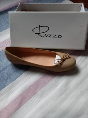Ballerinaskor, Rizzo, str 38, nya - Beige, skin, str 38, nya