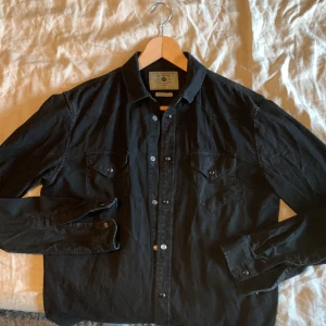 Zara jeansskjorta - Svart jeansskjorta. Storlek medium, slim fit
