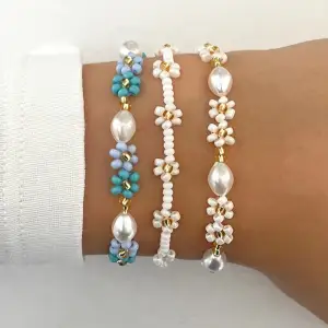 Handgjorda pärlarmband, säljer via Instagram: hn.smycken!!🫰Swipa för att se priserna, fri frakt vid köp över ett smycke!