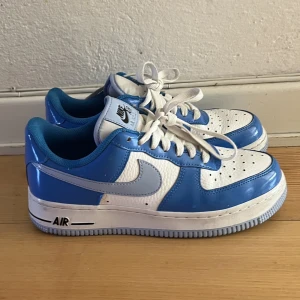 Nike Air Force - Nike Air Force. Fint skick! 