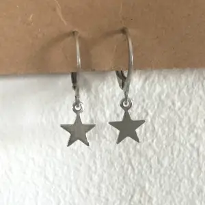 Säljer nu dessa örhängen med stjärnor! ❣️👌🏻⭐️