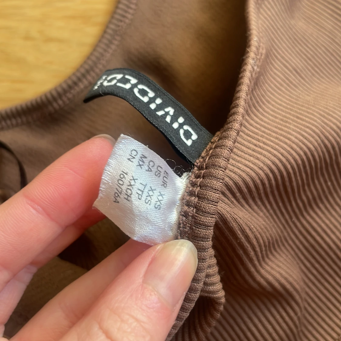 Brun croptop XXS - 91