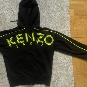 Kenzo kofta - Super snygg kenzo kofta i storlek S. Köpt för 2500 kr på kenzos egna hemsida. Jättebra skick!