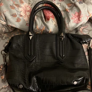 Zara väska  - Fin söt zara väska som inte används 