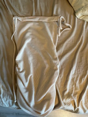 Klänning  - Använd fåtal gånger, kommer inte till använd 