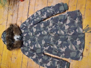 Vinterjacka  - Camouflage vinter jacka med huva stl: M