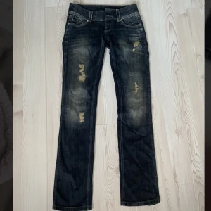 Free soul lågmidjade jeans - Lågmidjade Jeans från Free soul!  tyvärr för små för mig, hör av dig för frågor💕