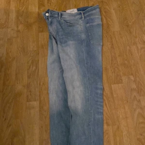 H&M Blue jeans - Helt oanvänd inga hål eller fläckar, bra skick, slim fit, Perfekt i storleken.Man kan fråga om mer bilder om man vill ha det.